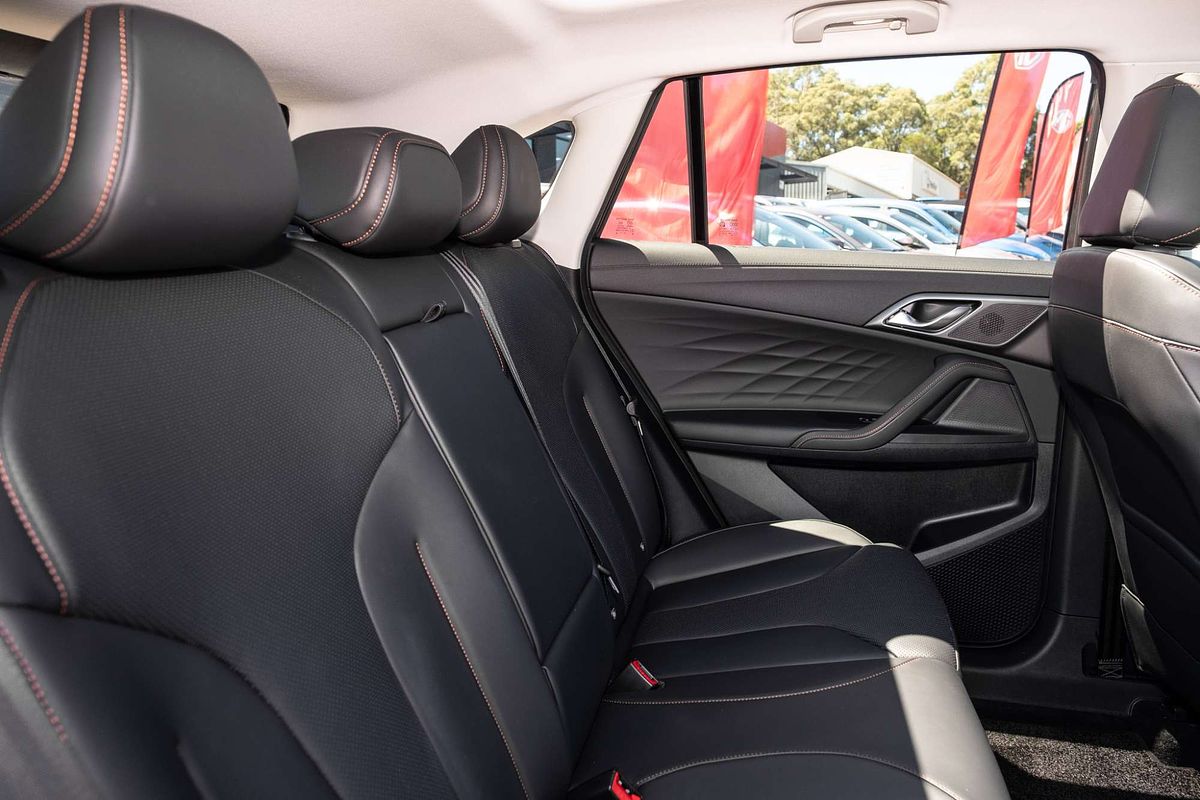 2025 MG HS Essence AS33