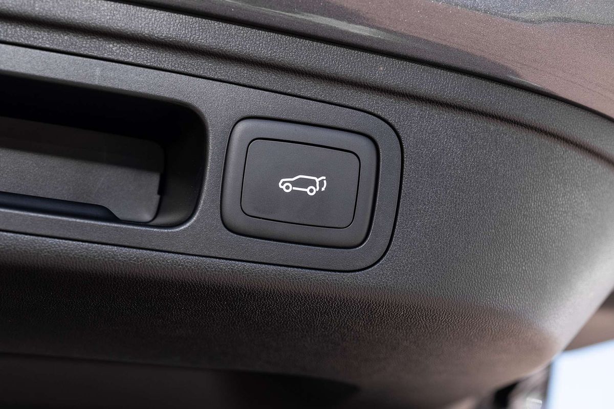 2025 MG HS Essence AS33