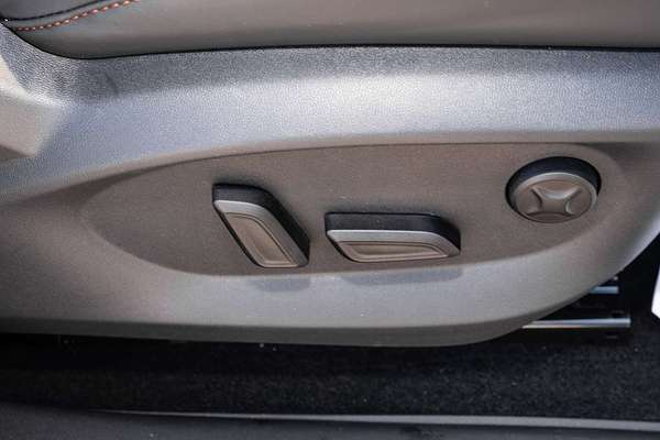 2025 MG HS Essence AS33