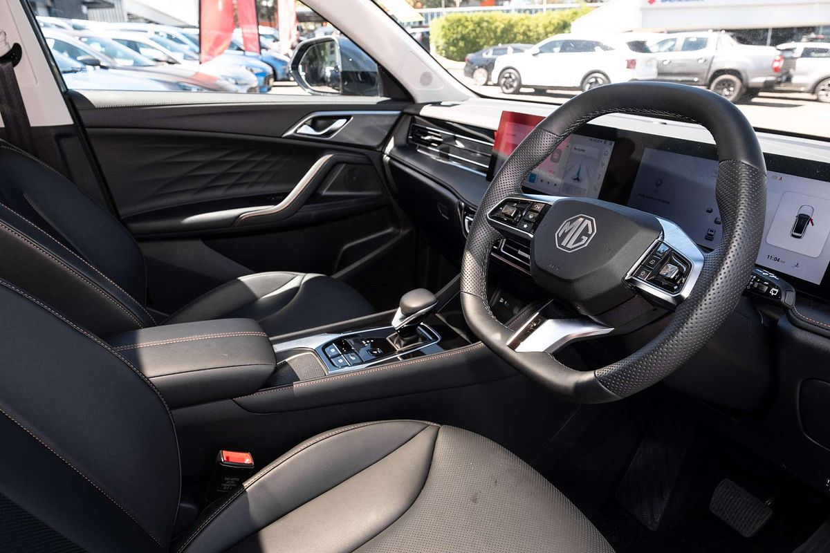 2025 MG HS Essence AS33