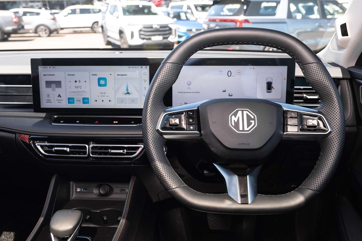 2025 MG HS Essence AS33