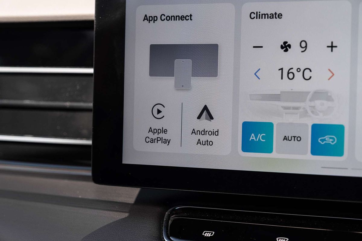 2025 MG HS Essence AS33