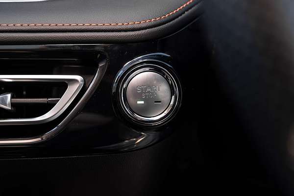 2025 MG HS Essence AS33