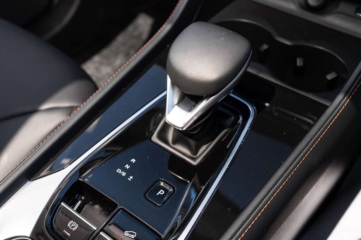 2025 MG HS Essence AS33