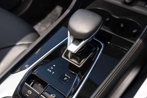 2025 MG HS Essence AS33