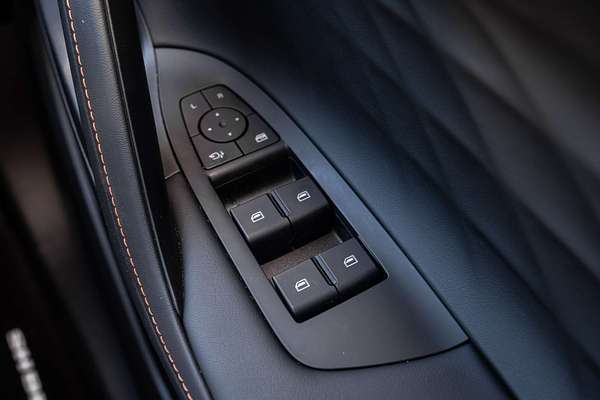 2025 MG HS Essence AS33