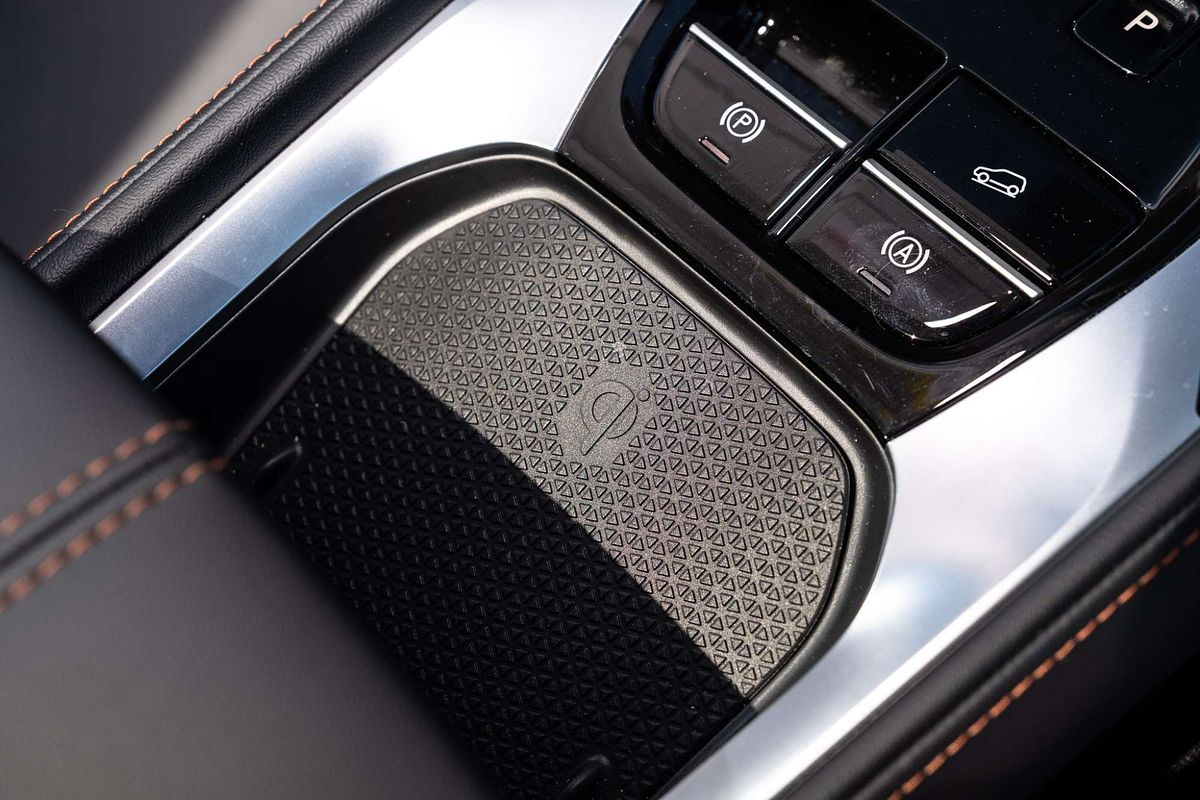 2025 MG HS Essence AS33