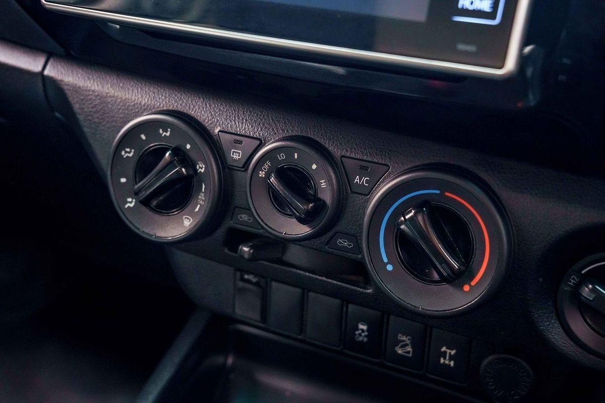 2017 Toyota Hilux SR GUN126R 4X4