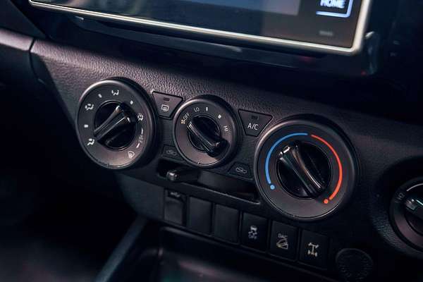 2017 Toyota Hilux SR GUN126R 4X4