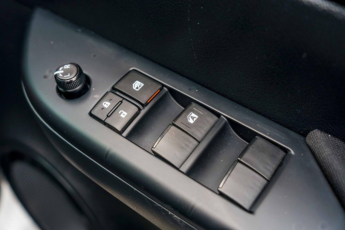 2017 Toyota Hilux SR GUN126R 4X4