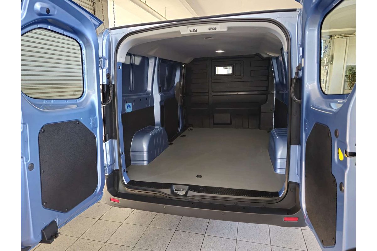 Super Van 5m, SWB, FWD, 83kWh, H1980