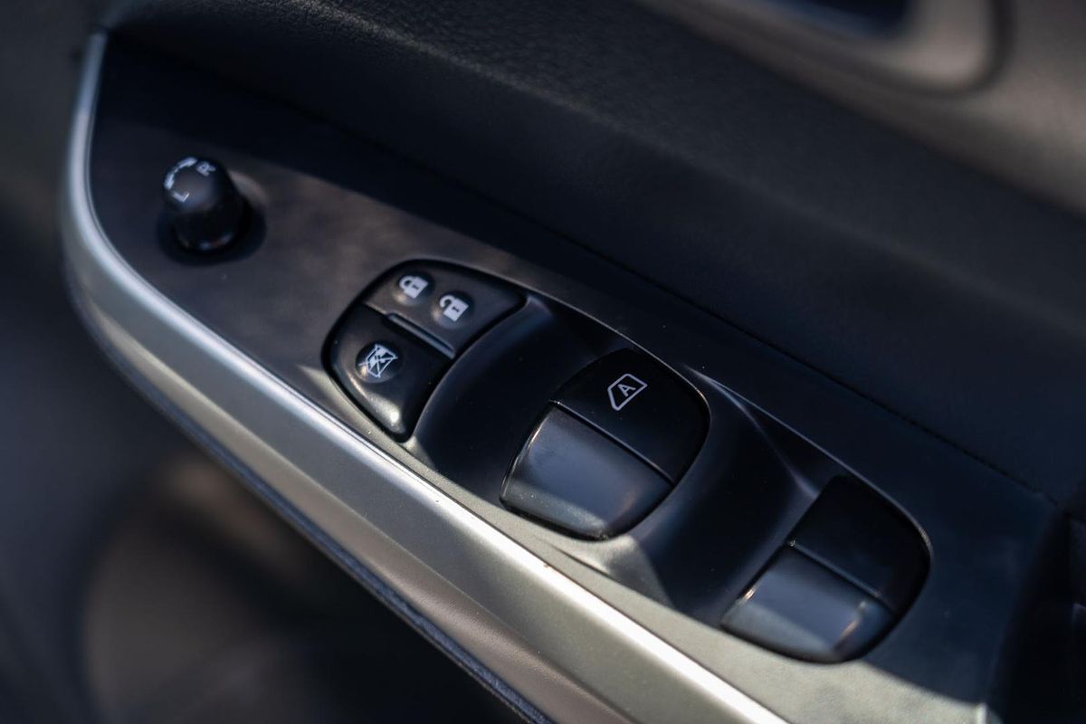 2017 Nissan Navara ST D23 Series 2 Rear Wheel Drive