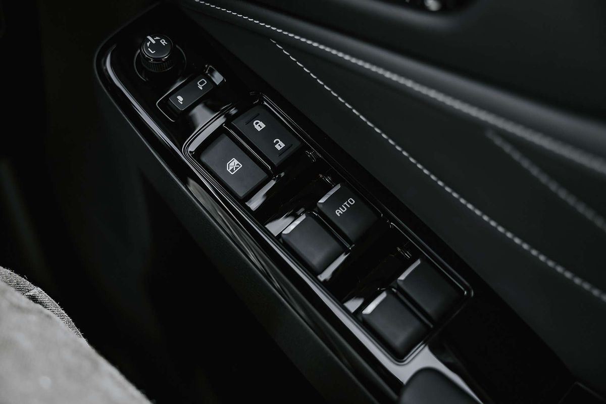 2025 Isuzu MU-X LS-T