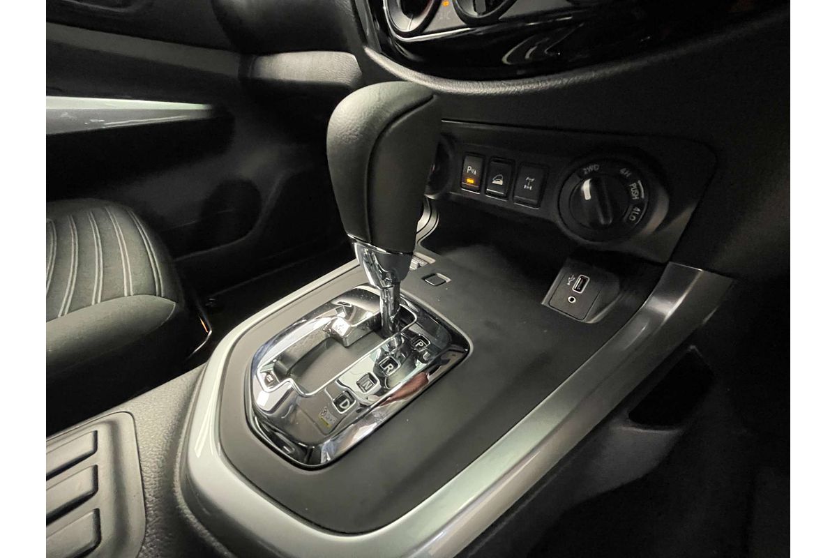 2025 Nissan Navara ST D23 4X4