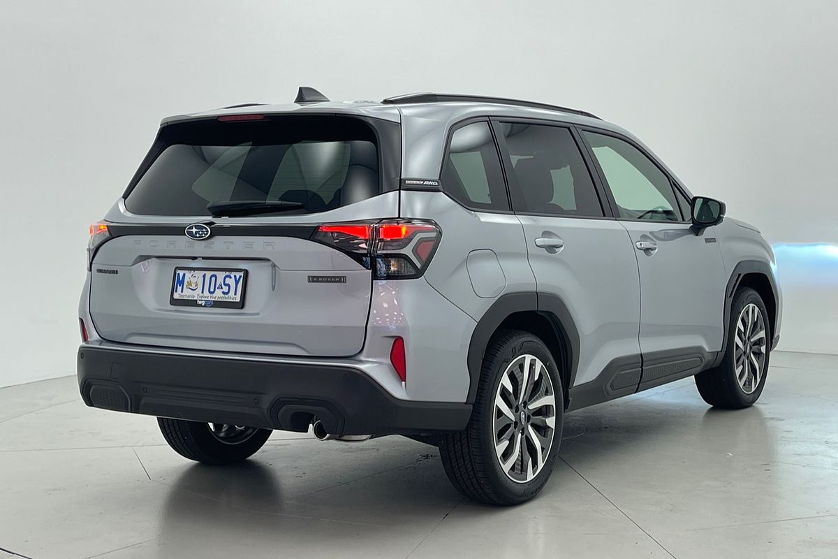2025 Subaru Forester Hybrid Touring S6