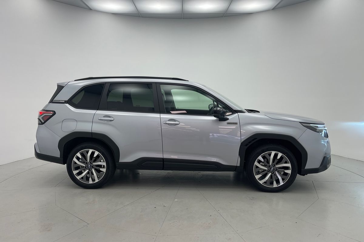 2025 Subaru Forester Hybrid Touring S6