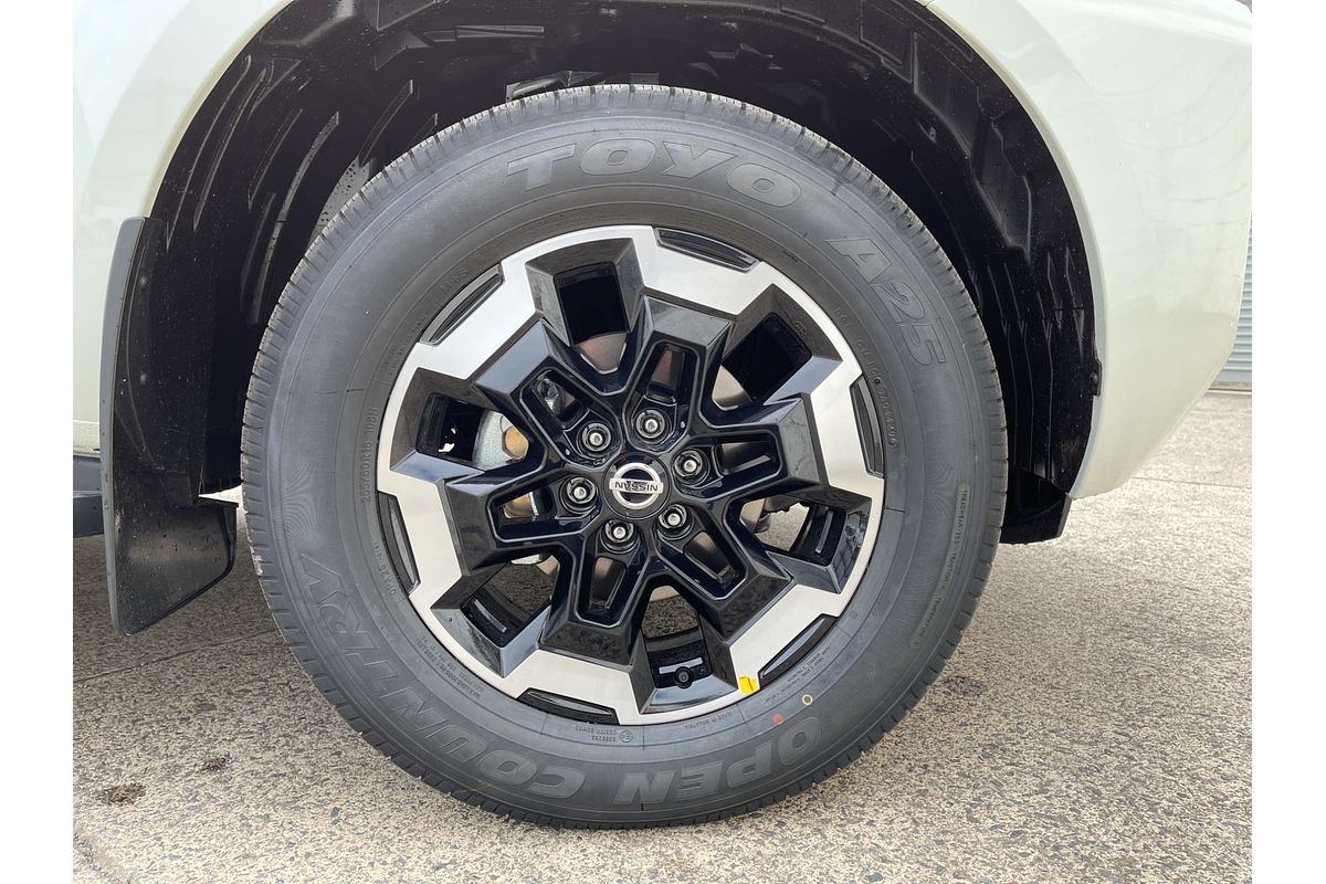 2025 Nissan Navara ST D23 4X4