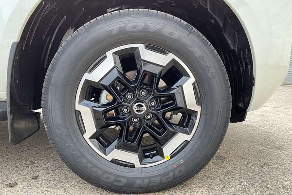2025 Nissan Navara ST D23 4X4