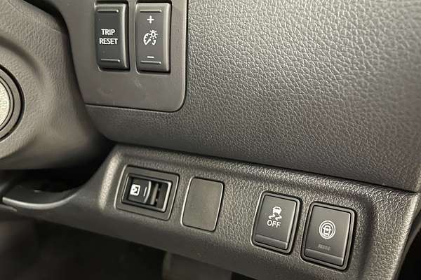 2025 Nissan Navara ST D23 4X4