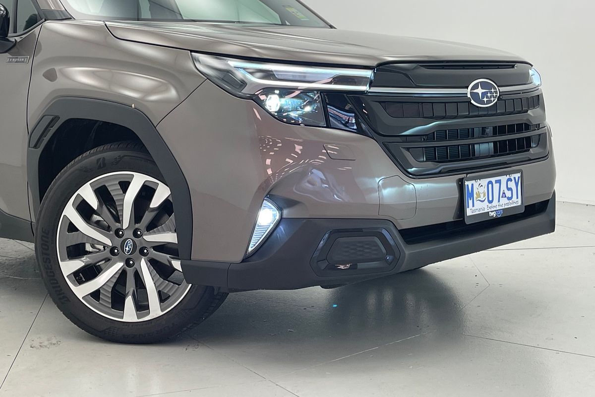 2025 Subaru Forester Hybrid Touring S6