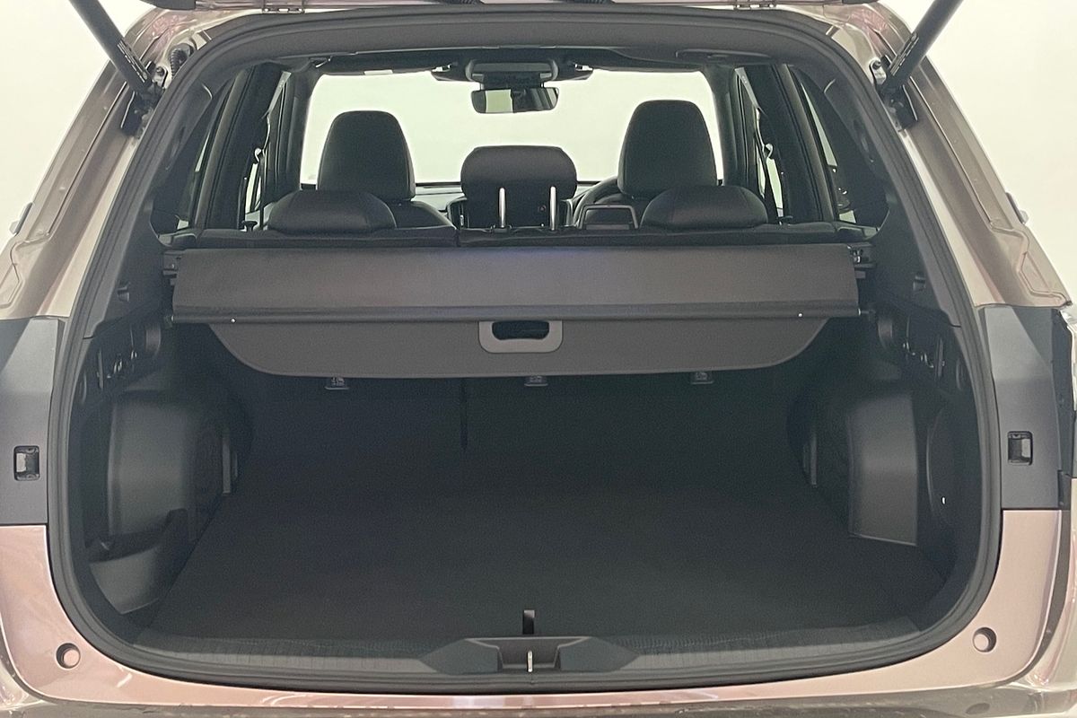 2025 Subaru Forester Hybrid Touring S6