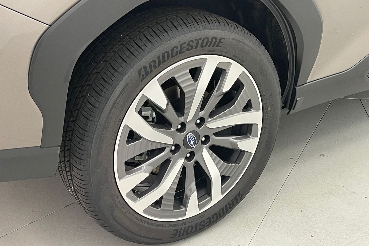 2025 Subaru Forester Hybrid Touring S6