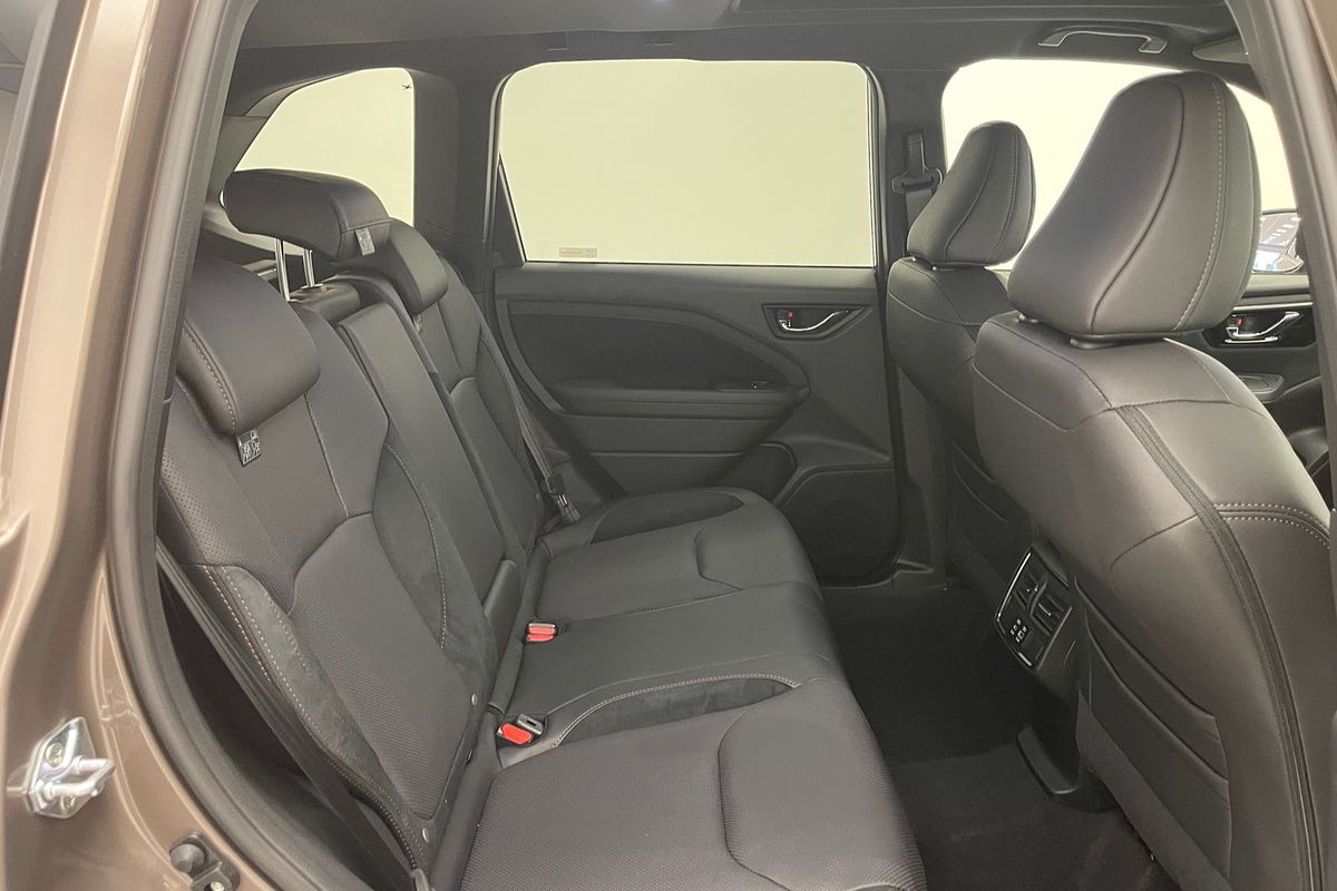 2025 Subaru Forester Hybrid Touring S6