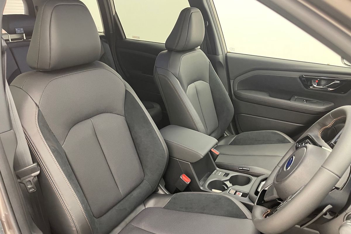 2025 Subaru Forester Hybrid Touring S6