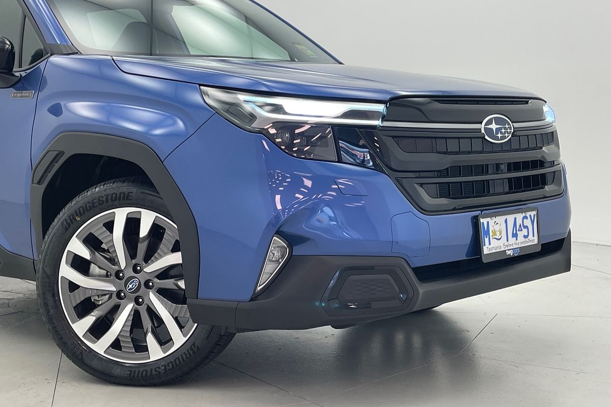 2025 Subaru Forester Hybrid Touring S6