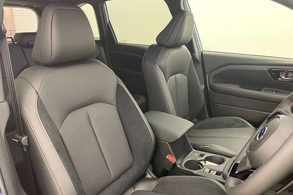 2025 Subaru Forester Hybrid Touring S6