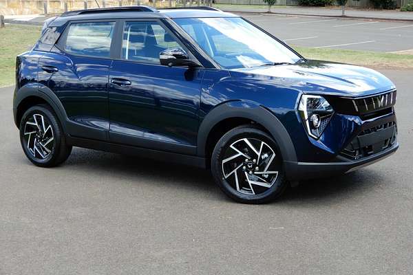 2025 Mahindra XUV 3XO AX7L