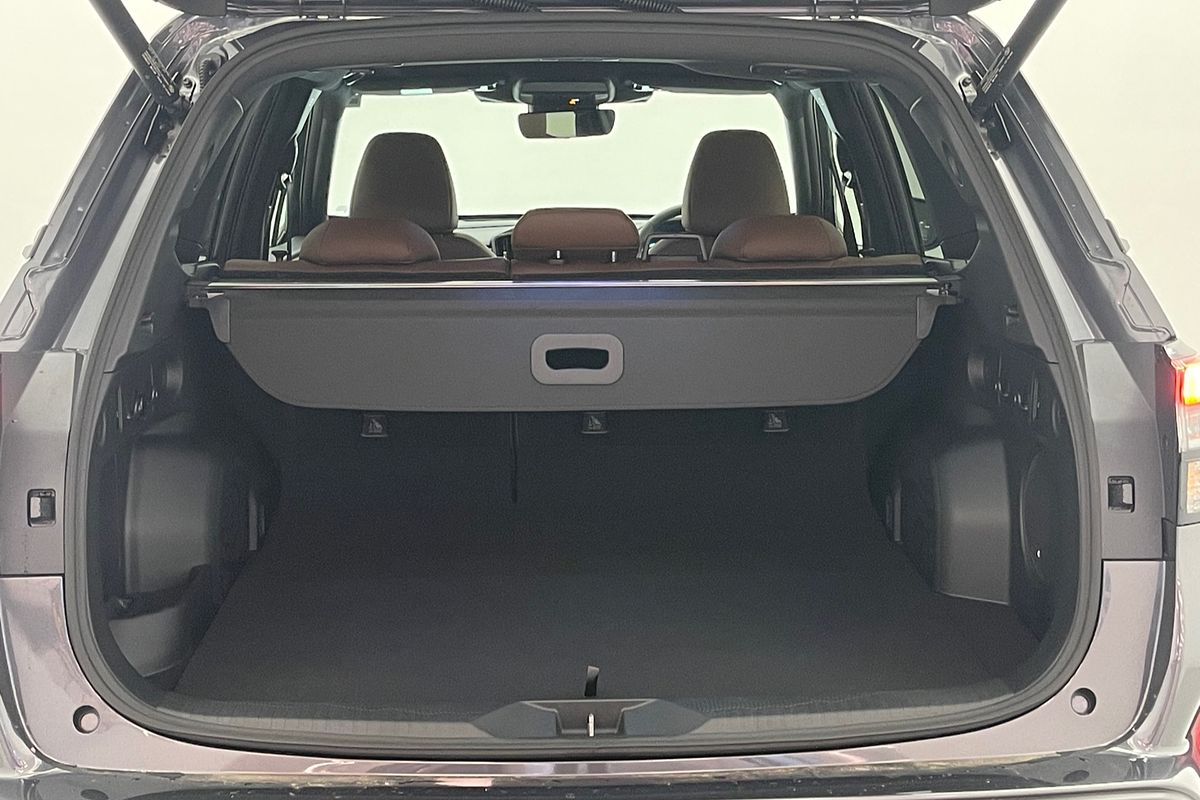 2025 Subaru Forester Hybrid Touring S6