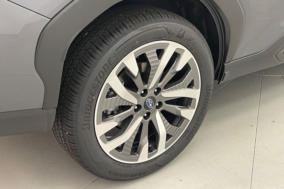 2025 Subaru Forester Hybrid Touring S6