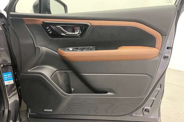 2025 Subaru Forester Hybrid Touring S6