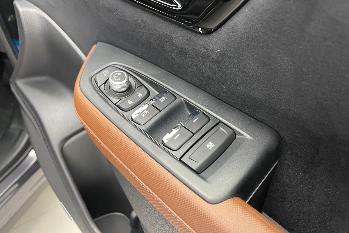 2025 Subaru Forester Hybrid Touring S6