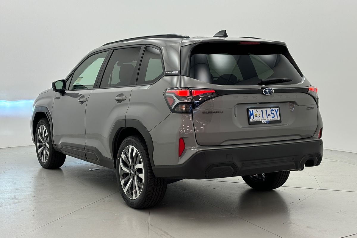 2025 Subaru Forester Hybrid Touring S6