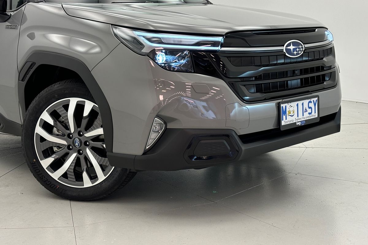 2025 Subaru Forester Hybrid Touring S6