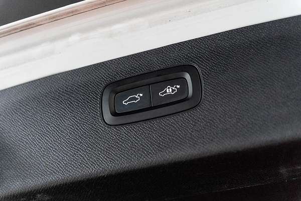 2016 Volvo XC90 T8 R-Design