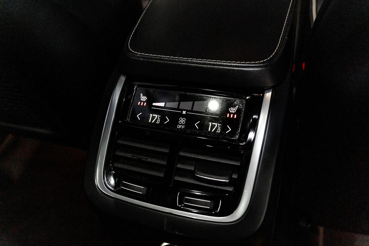 2016 Volvo XC90 T8 R-Design