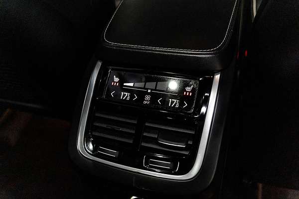 2016 Volvo XC90 T8 R-Design