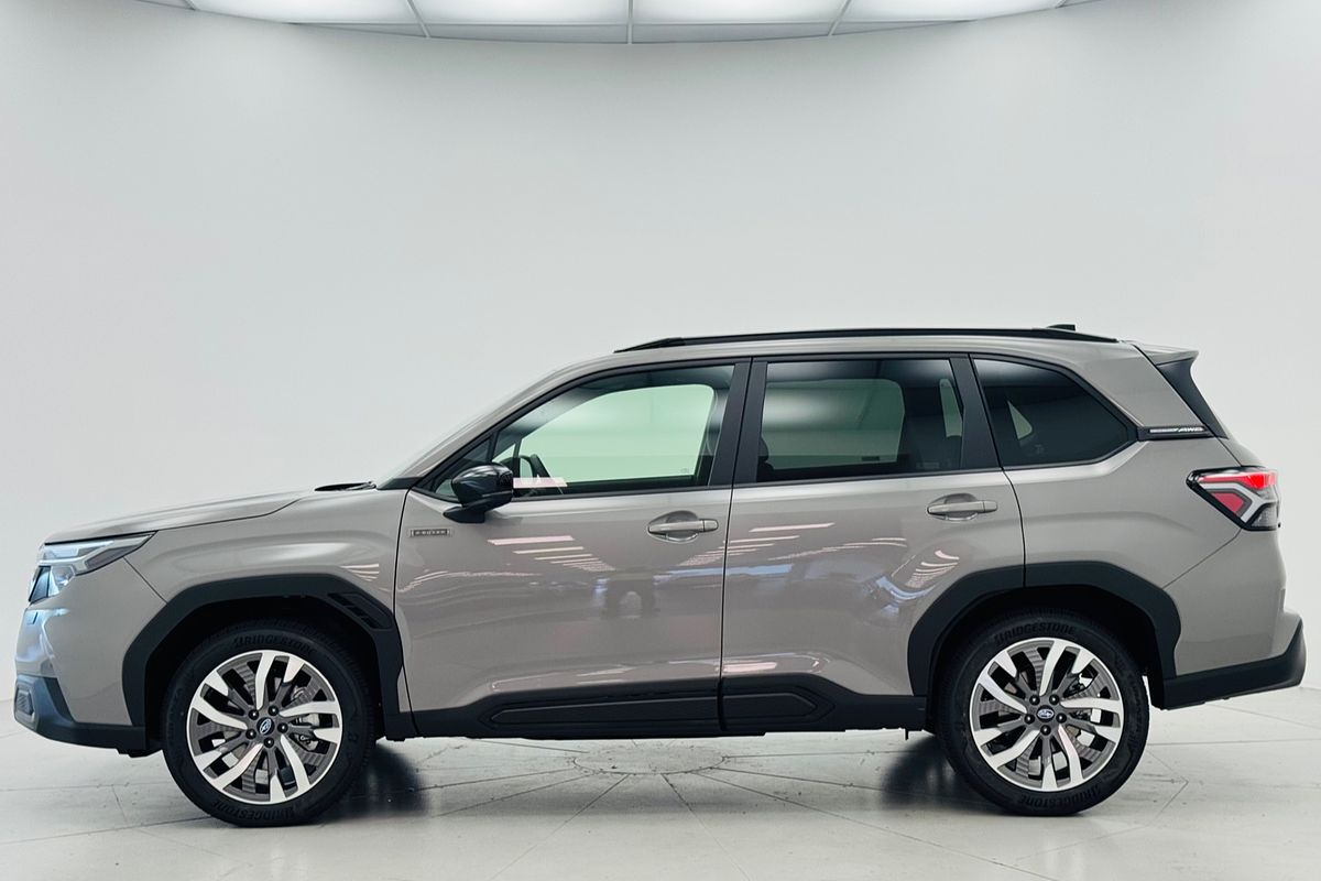 2025 Subaru Forester Hybrid Touring S6