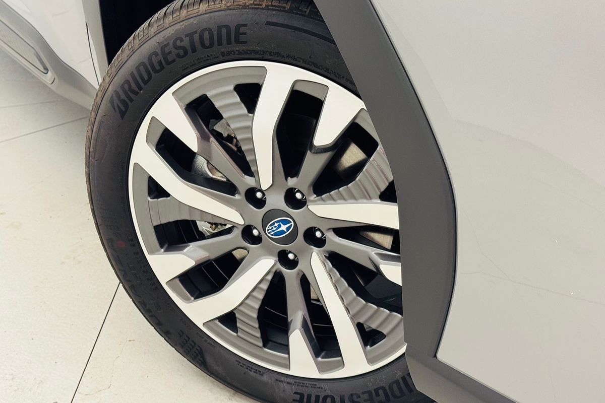 2025 Subaru Forester Hybrid Touring S6