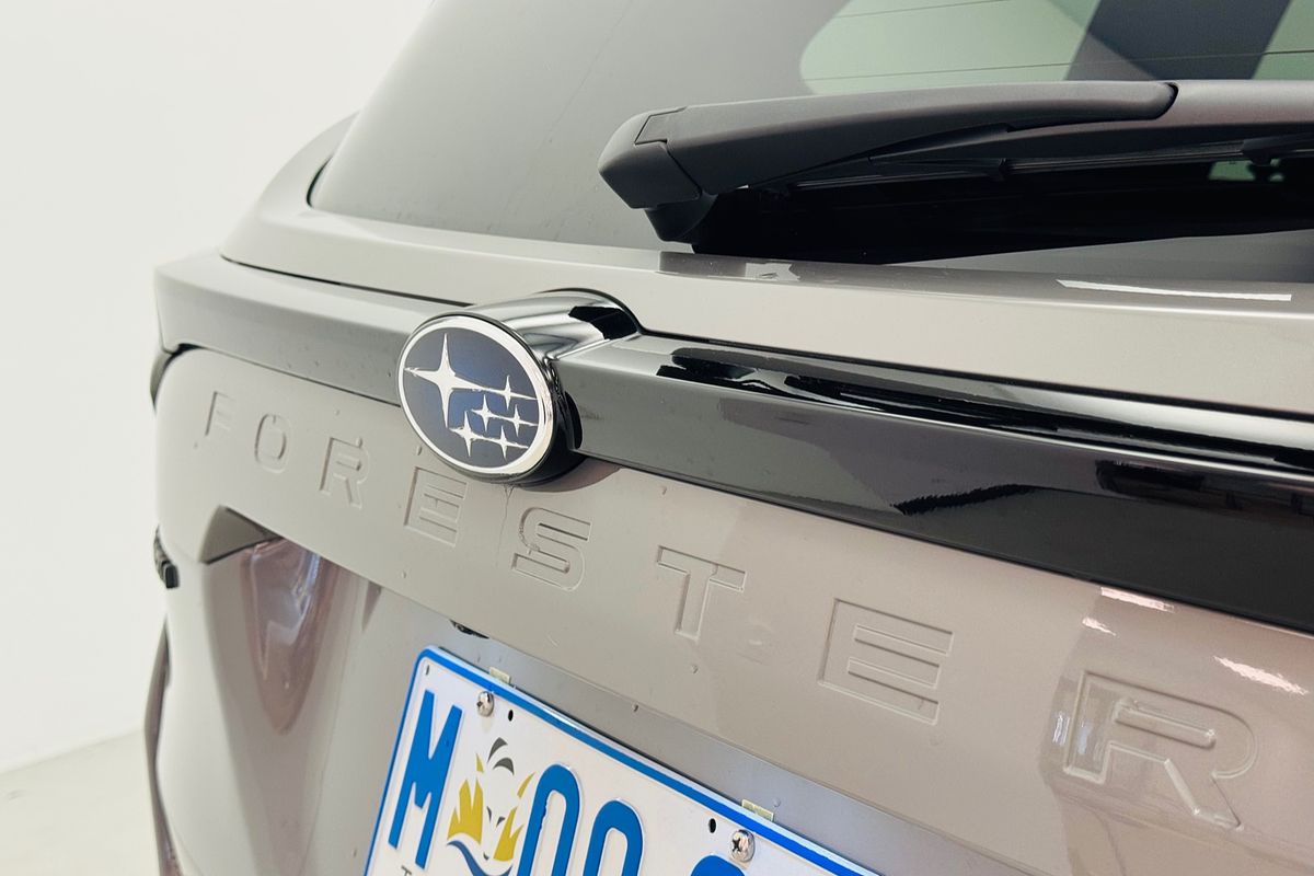 2025 Subaru Forester Hybrid Touring S6