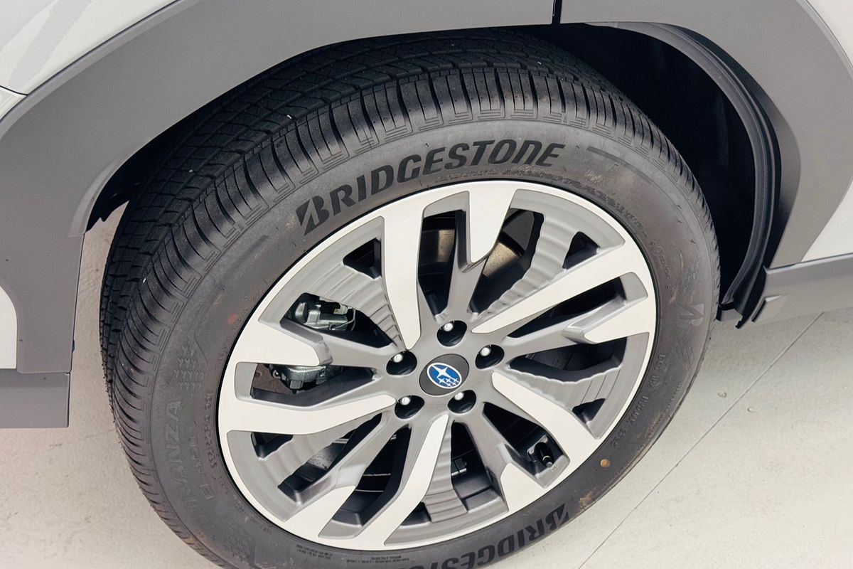 2025 Subaru Forester Hybrid Touring S6