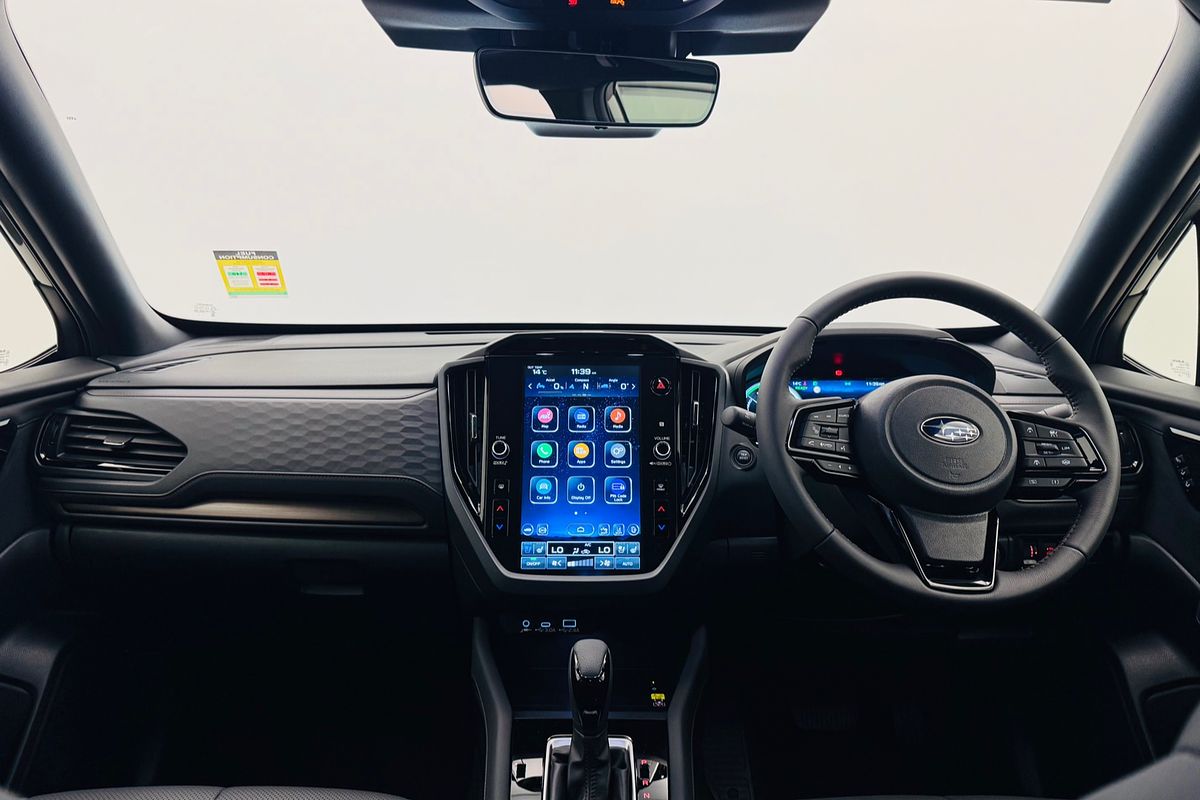 2025 Subaru Forester Hybrid Touring S6