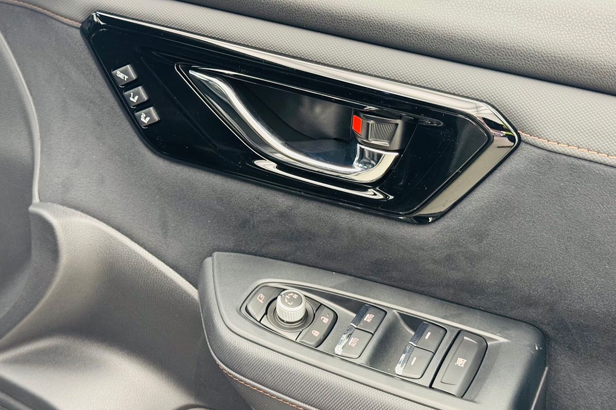 2025 Subaru Forester Hybrid Touring S6