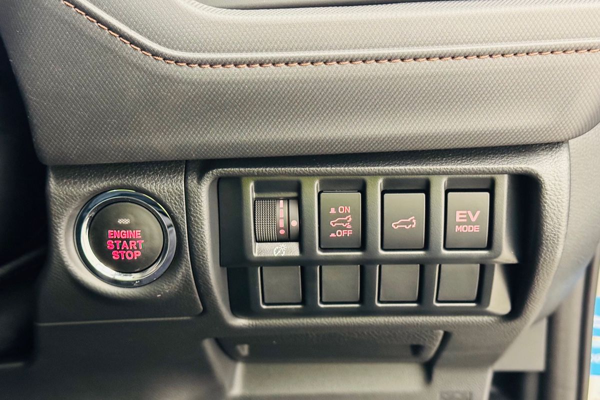 2025 Subaru Forester Hybrid Touring S6