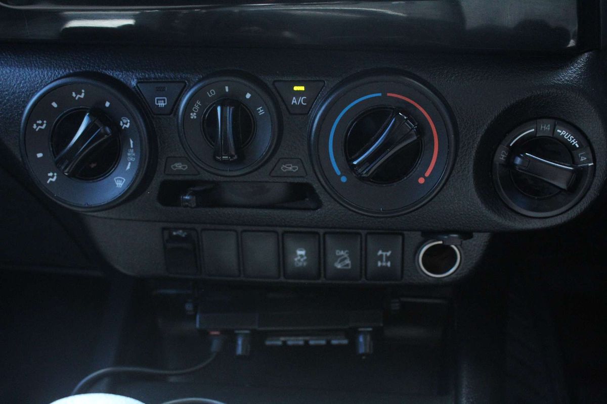 2018 Toyota Hilux SR GUN126R 4X4