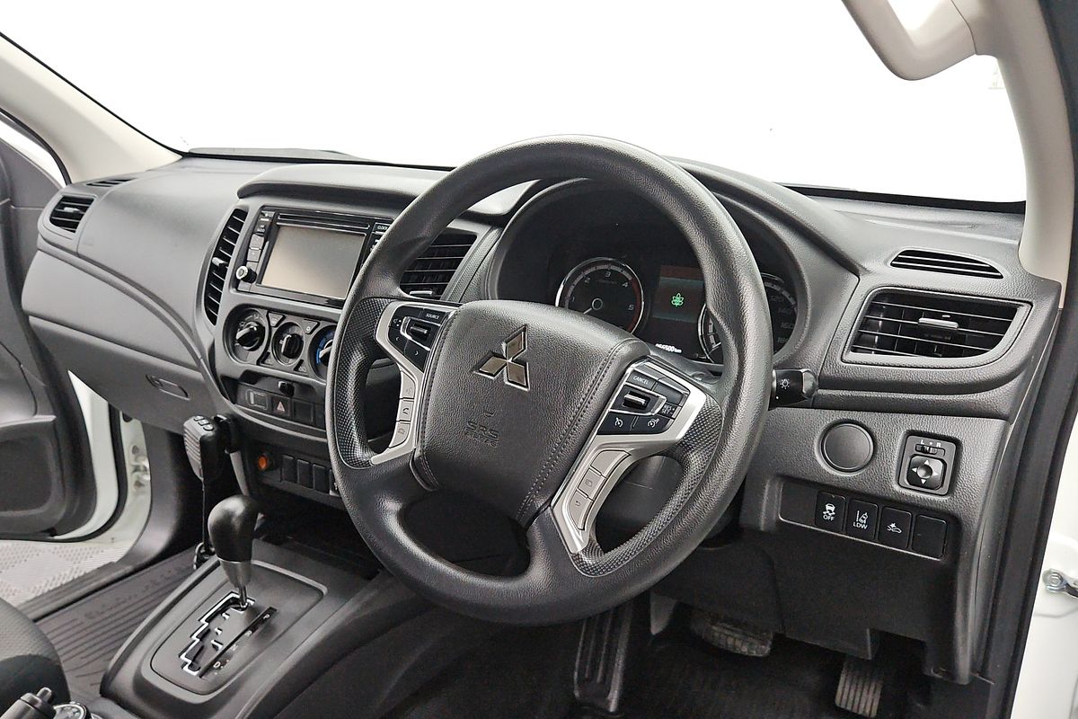 2022 Mitsubishi Triton GLX MR 4X4