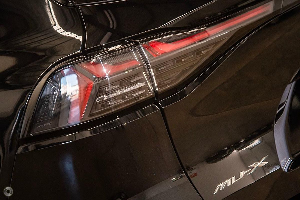 2025 Isuzu MU-X X-TERRAIN